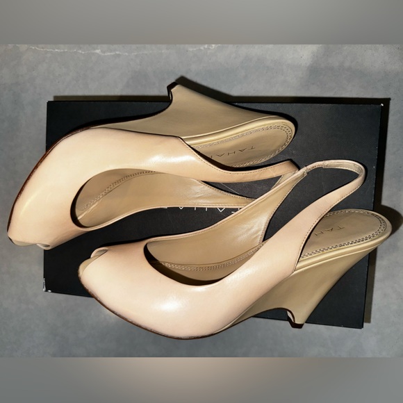 TAHARI nude open toe wedge - Picture 5 of 6
